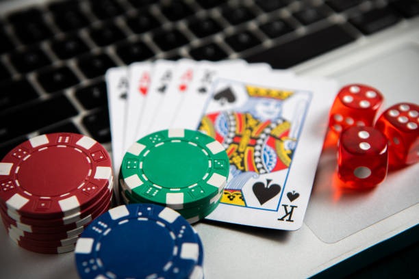 Live casino tables featuring blackjack, baccarat, and roulette